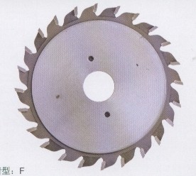 Adjustable scoring saw blade